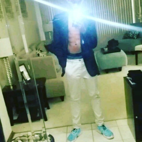 Meet your Posher, Donovan - Picture 1 of 1